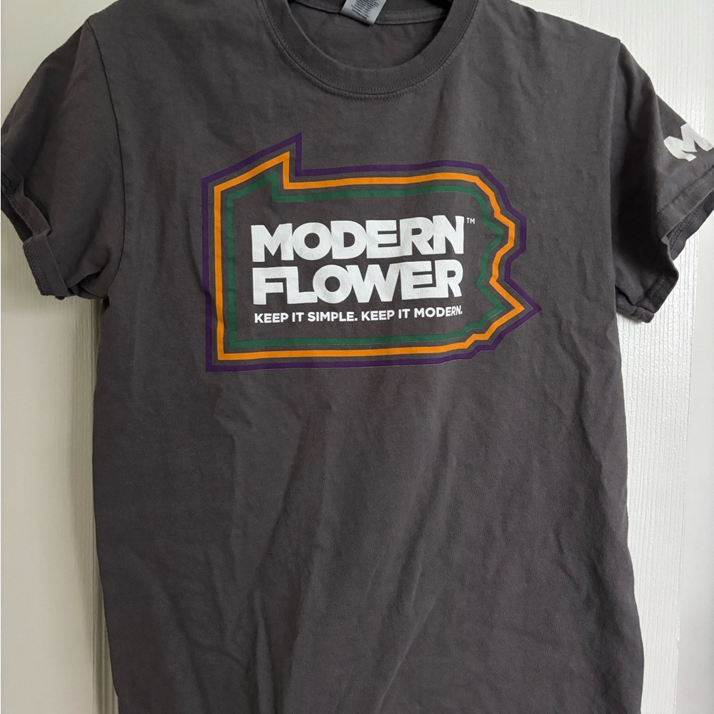 Gray Modern Flower MMJ T-Shirt size small